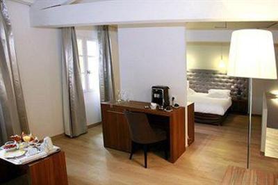 фото отеля Hotel Le Pre Du Moulin Serignan-du-Comtat