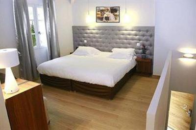 фото отеля Hotel Le Pre Du Moulin Serignan-du-Comtat
