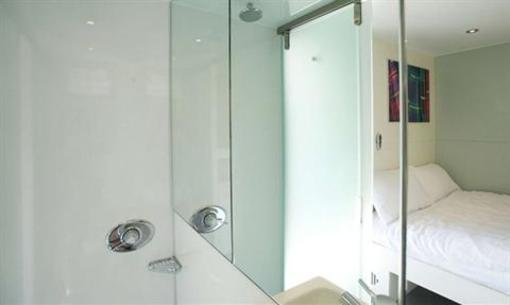 фото отеля Snoozebox Silverstone Hotel