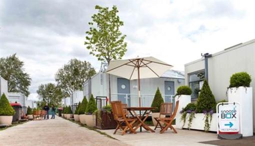 фото отеля Snoozebox Silverstone Hotel