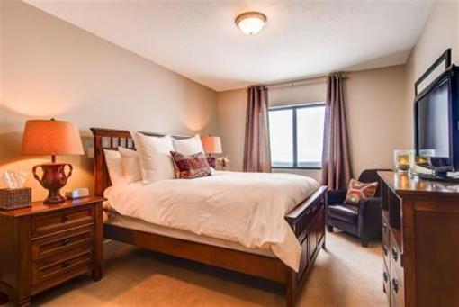 фото отеля Snowpine Lodge
