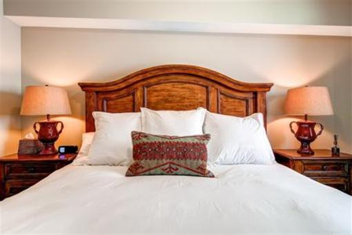 фото отеля Snowpine Lodge