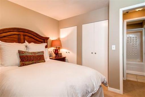 фото отеля Snowpine Lodge