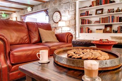 фото отеля Snowpine Lodge