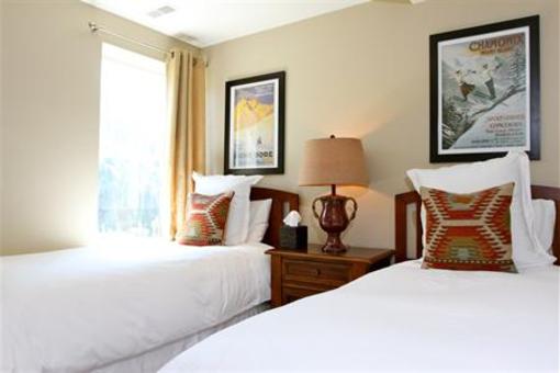 фото отеля Snowpine Lodge