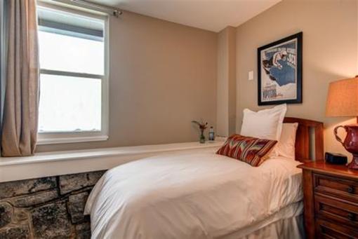 фото отеля Snowpine Lodge