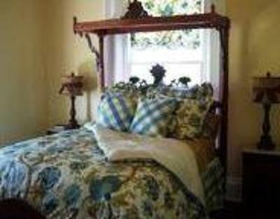 фото отеля Green Mansion Bed and Breakfast Falls of Rough