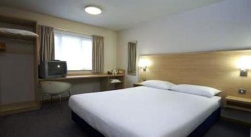 фото отеля Travelodge Yeovil Podimore