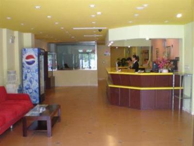 фото отеля Home Inn Shenyang Huanggutun Railway Station