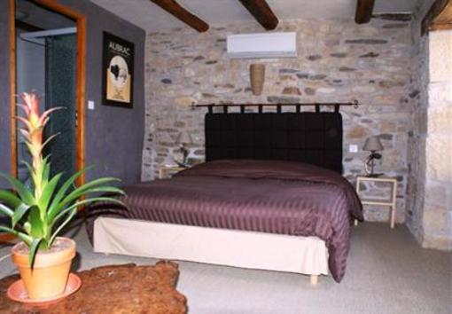 фото отеля Auberge Du Lac Hotel Castelnau-de-Mandailles
