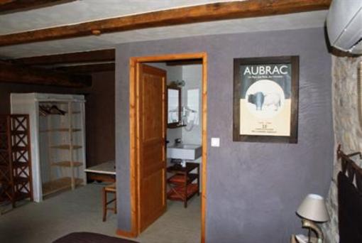 фото отеля Auberge Du Lac Hotel Castelnau-de-Mandailles