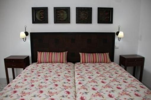 фото отеля Apartamentos Rurales La Villa de Piedra