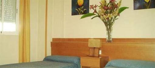 фото отеля Hostal El Val Alcala de Henares