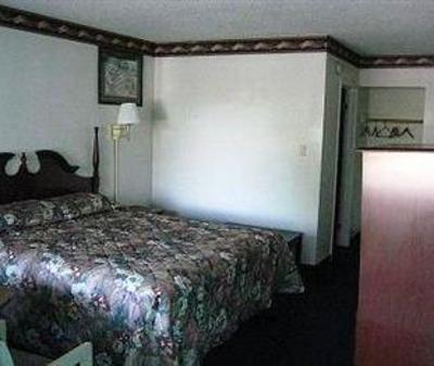 фото отеля Deluxe Inn Redding