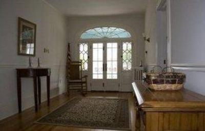 фото отеля White Hall Manor Bed & Breakfast