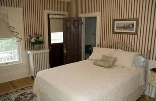 фото отеля White Hall Manor Bed & Breakfast