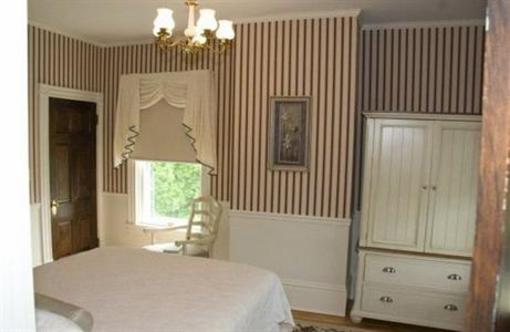 фото отеля White Hall Manor Bed & Breakfast