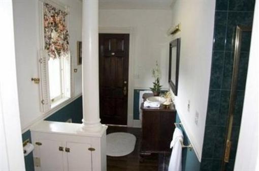 фото отеля White Hall Manor Bed & Breakfast