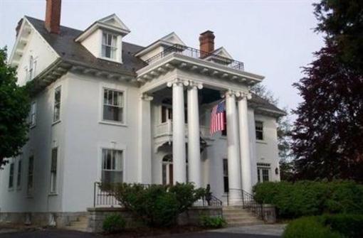 фото отеля White Hall Manor Bed & Breakfast