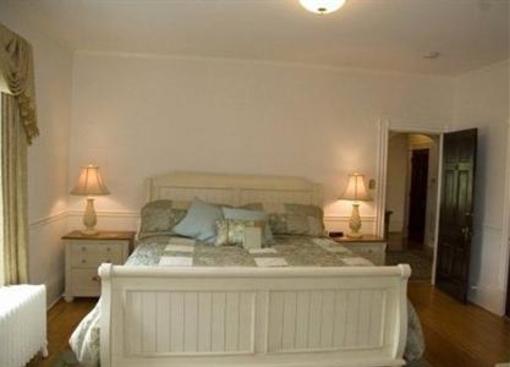 фото отеля White Hall Manor Bed & Breakfast