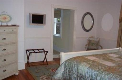 фото отеля White Hall Manor Bed & Breakfast