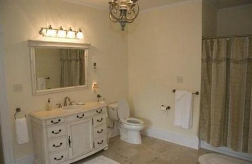 фото отеля White Hall Manor Bed & Breakfast