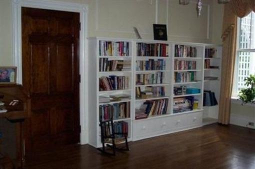 фото отеля White Hall Manor Bed & Breakfast
