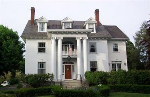 фото отеля White Hall Manor Bed & Breakfast