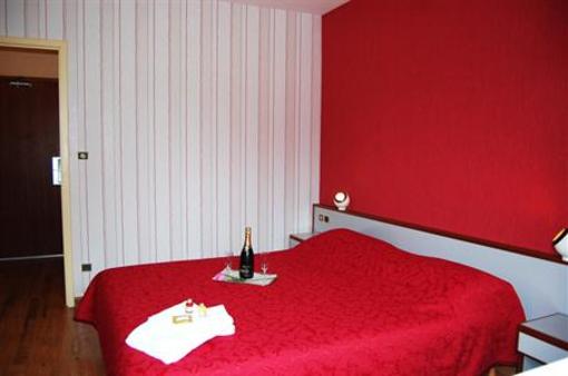 фото отеля Hotel du Circuit Magny-Cours