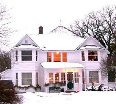 фото отеля Old Victorian Farmhouse Bed & Breakfast