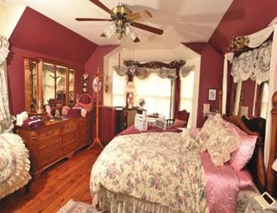фото отеля Old Victorian Farmhouse Bed & Breakfast