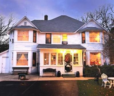 фото отеля Old Victorian Farmhouse Bed & Breakfast