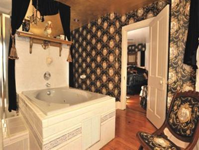 фото отеля Old Victorian Farmhouse Bed & Breakfast