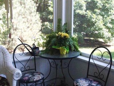 фото отеля Old Victorian Farmhouse Bed & Breakfast