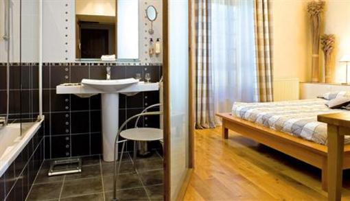 фото отеля Hotel Les Remparts Mirepoix