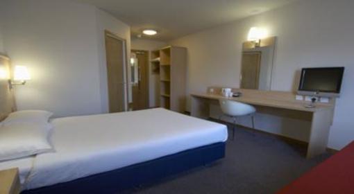 фото отеля Travelodge St. Clears Carmarthen