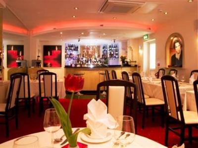 фото отеля Surrey Hills Hotel Dorking
