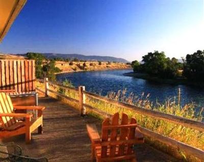 фото отеля Yellowstone Valley Lodge