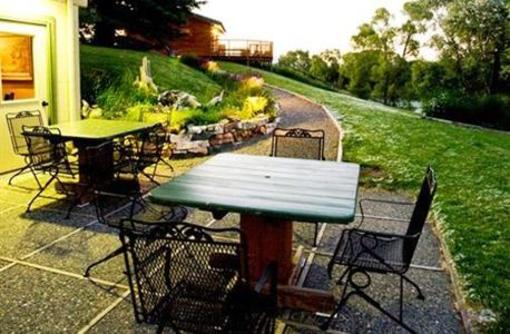 фото отеля Yellowstone Valley Lodge
