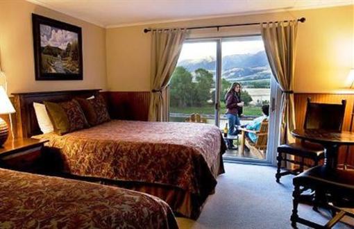 фото отеля Yellowstone Valley Lodge