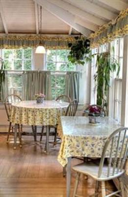 фото отеля Anchor Inn Nantucket