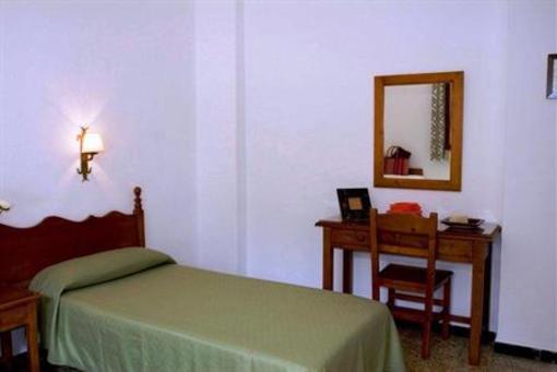 фото отеля Hostal La Ceiba Santanyi