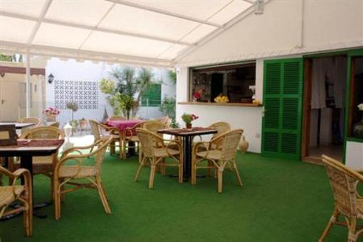 фото отеля Hostal La Ceiba Santanyi