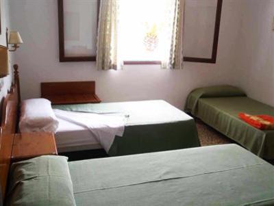фото отеля Hostal La Ceiba Santanyi