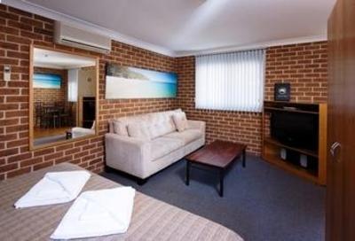 фото отеля Dolphin Shores Hotel