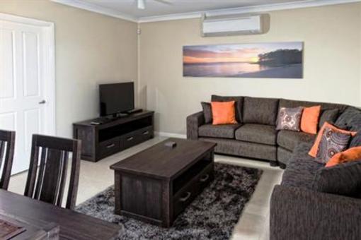 фото отеля Dolphin Shores Hotel