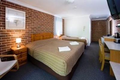 фото отеля Dolphin Shores Hotel