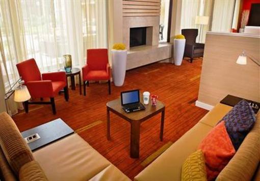 фото отеля Courtyard by Marriott New Carrollton Landover