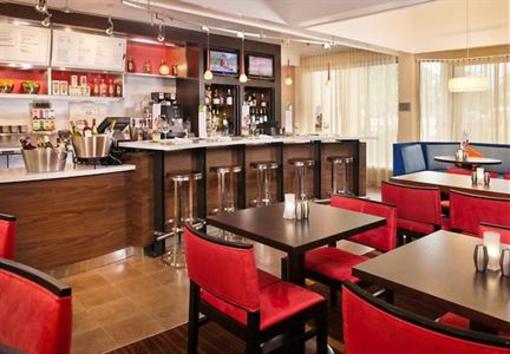 фото отеля Courtyard by Marriott New Carrollton Landover
