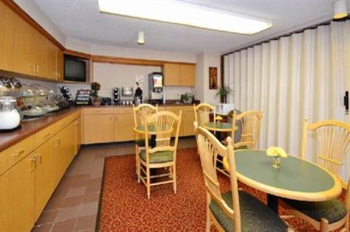 фото отеля BEST WESTERN - Blues Traveler Inn